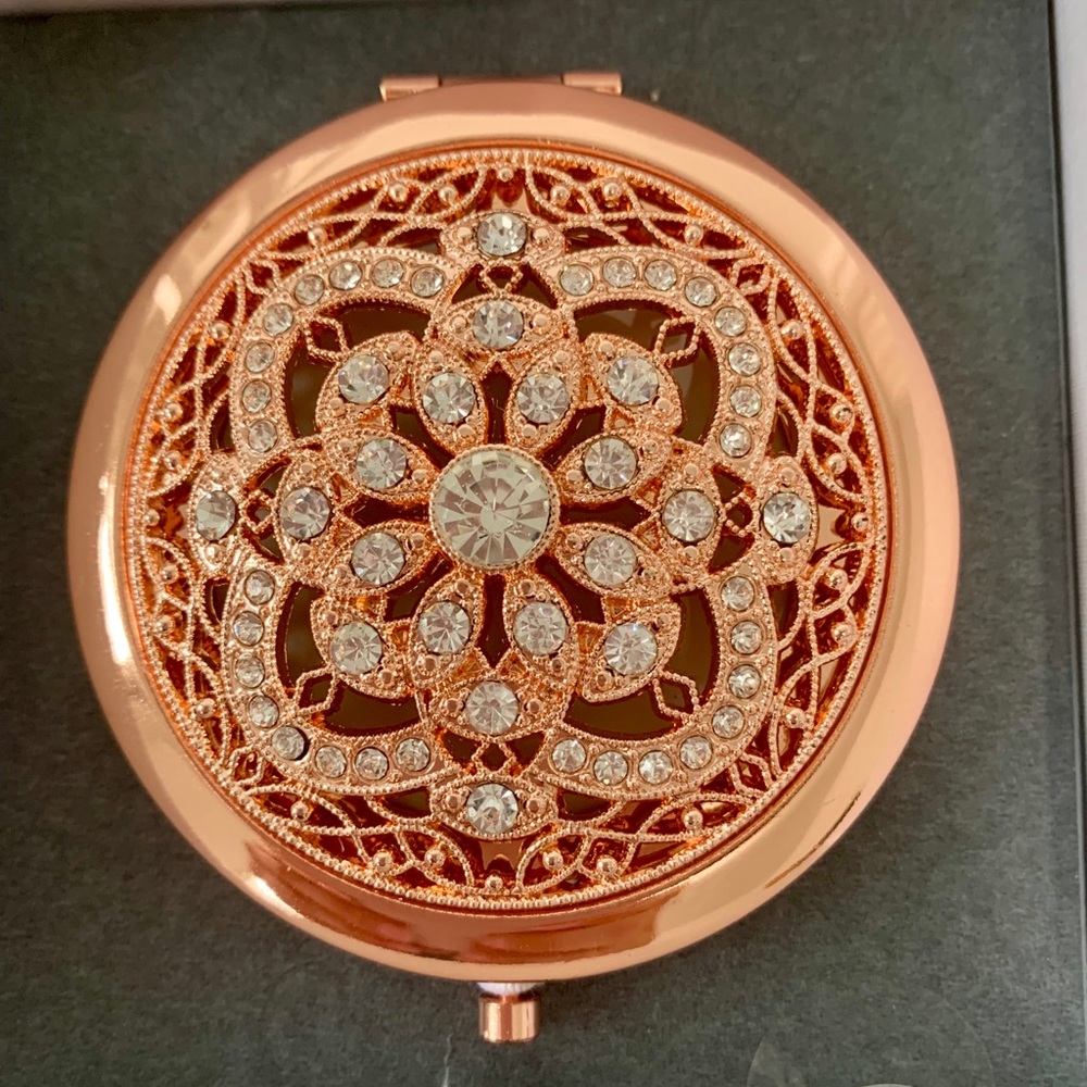 Liz Claiborne💄💋compact mirror